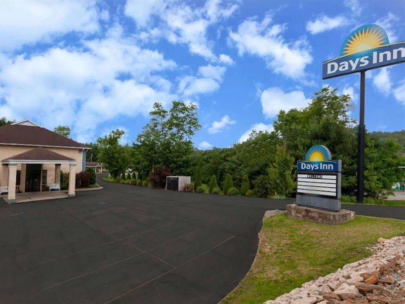 Days Inn By Wyndham Donegal Exterior photo